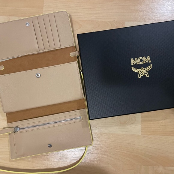 MCM leather Wallet On Chain, Brand New - Picture 2 of 2